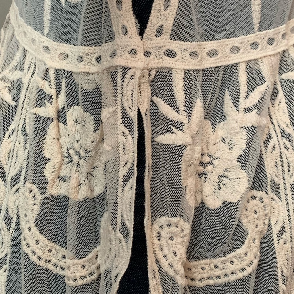 VICI Lace Kimono - Picture 6 of 8